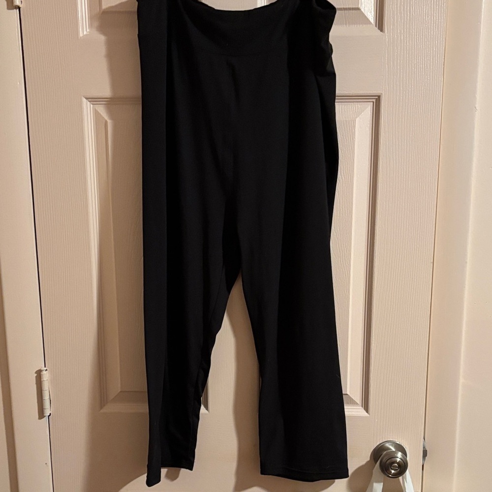 Black Women's light weight athletic pull on pant